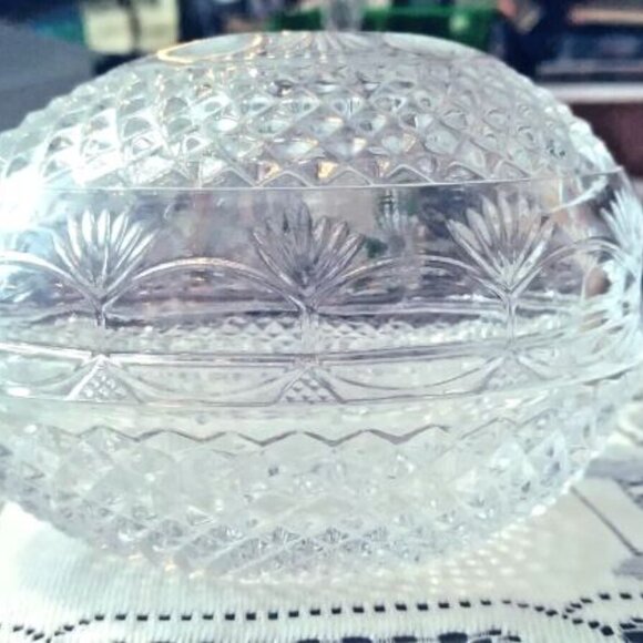 Avon Fostoria Glass 1977 Egg Shaped Mothers DAY GIFT 2 PIECE NO BOX GLASS VNTGE - Picture 1 of 4